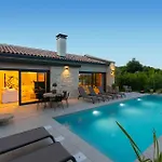 Luxurious In Tar Tar-Vabriga